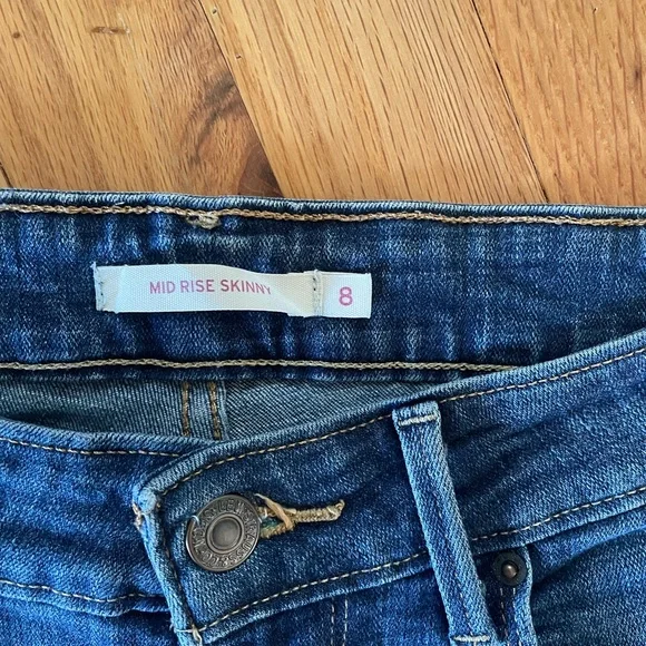 Levi’s Mid Rise size 8 - Picture 4 of 7